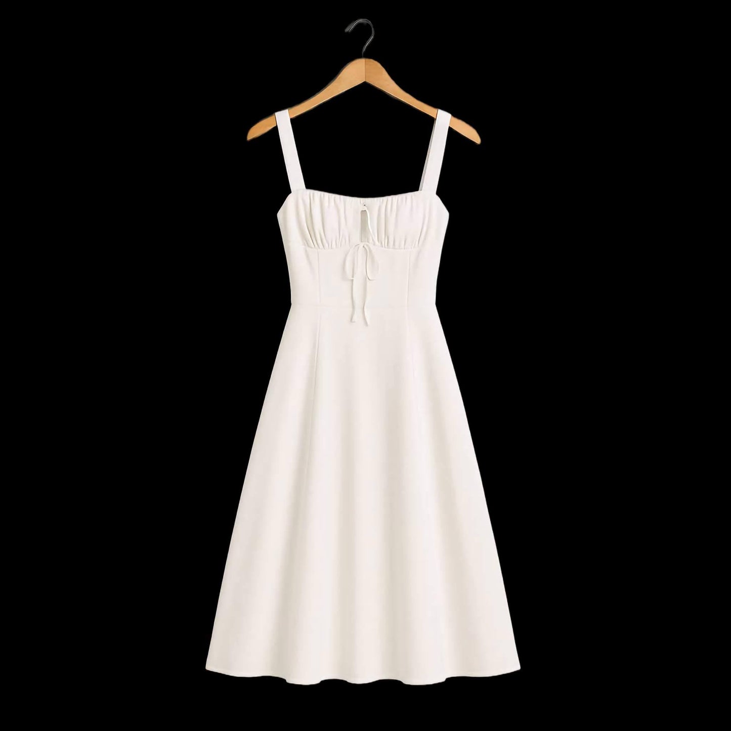 Romantisches weißes Midikleid mit zarter Raffung und femininer Silhouette